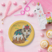 niedliches Kätzchen grauer Tabby, der Pappteller (Party)