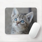 Niedliches Kätzchen im Garten Mousepad (Mit Mouse)