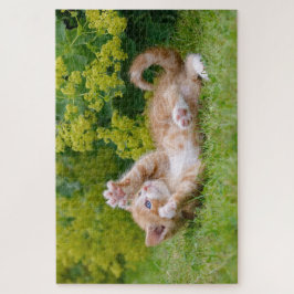 Niedliches Kätzchen in einem Blumengarten _ Puzzle