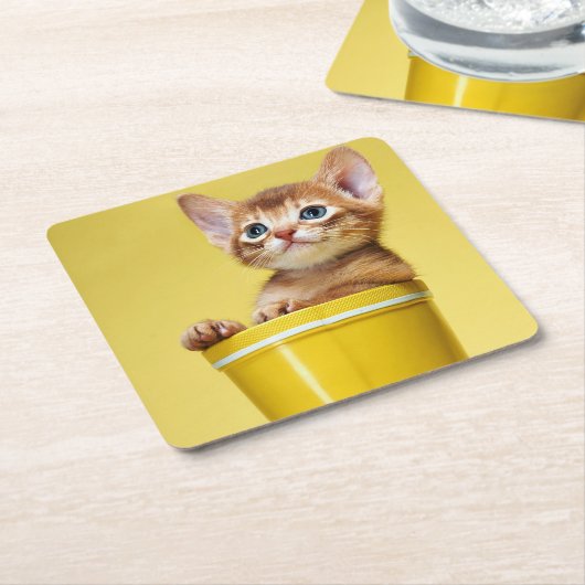 Niedliches Kätzchen in gelbem Eimer Rechteckiger Pappuntersetzer (angewinkelt)