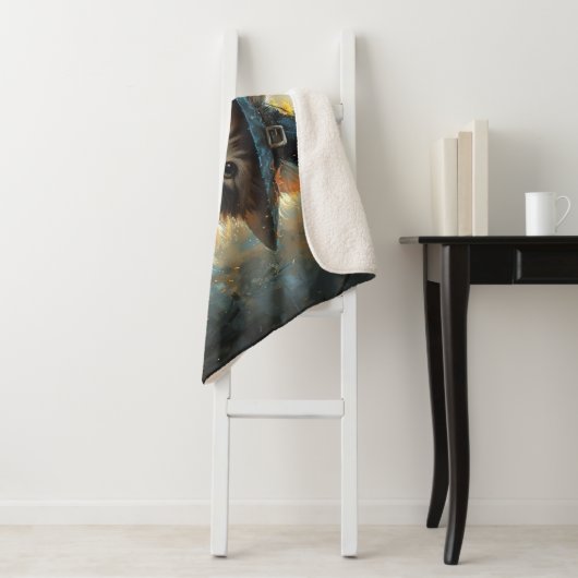 Niedliches Kätzchen mit einem Hexenhut Sherpadecke (Beispiel)