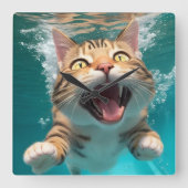 Niedliches Katzen Tauchen Unterwasser im Pool Funn Quadratische Wanduhr (Vorderseite)