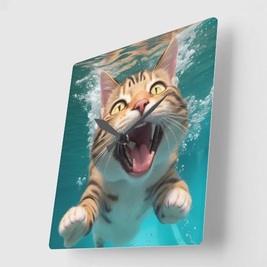 Niedliches Katzen Tauchen Unterwasser im Pool Funn Quadratische Wanduhr (Winkel)
