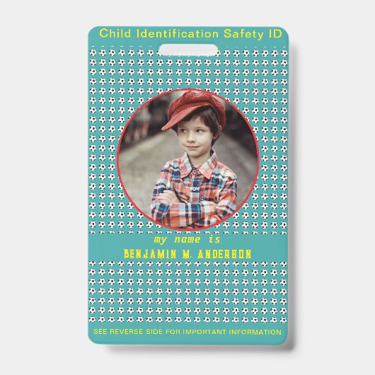 Niedliches Kind im Fußball farbenfroh, benutzerdef Ausweis (Front)