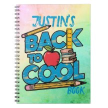 Niedliches Kind ist zurück in die Schule