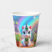 Niedliches Kinderspiel und Regenbogen, Mädchengebu Pappbecher (Rückseite)