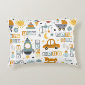 Niedliches Kinderwagen- und Spielzeugmuster mit de Dekokissen (Vorderseite)