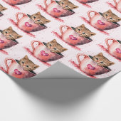 Niedliches Kitten in Teakup mit Herz-Muster Geschenkpapier (Ecke)