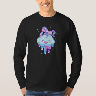 Niedliches kleines Einhorn Erbrechen Regenbogen üb T-Shirt
