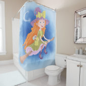 Niedliches kleines Hexenmädchen auf einem Zimmer Duschvorhang (Beispiel)