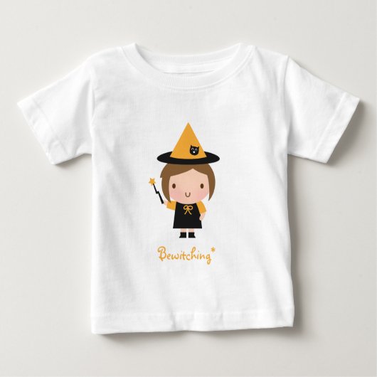Niedliches kleines Hexenmädchen, kauerndes Hallowe Baby T-shirt (Vorderseite)