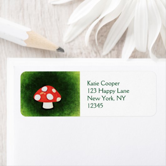 Niedliches kleines Rotes Pilz (Insitu)