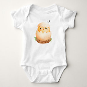NIEDLICHES KLEINES SCHLAFCHICK IN EINEM EASTER BABY STRAMPLER