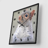 Niedliches kleines weiches und flaumiges graues quadratische wanduhr (Winkel)