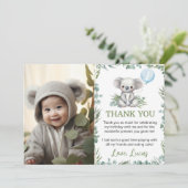 Niedliches Koala Greenery Geburtstagsparty Foto Dankeskarte (Stehend Vorderseite)