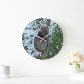 Niedliches Koala Klettern in einem Baum Australien Große Wanduhr (Zuhause)