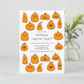 Niedliches Kürbiskartenträger Halloween Einladung (Stehend Vorderseite)