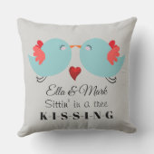 Niedliches küssendes Vögel personalisiertes Kissen Für Draußen (Rückseite)