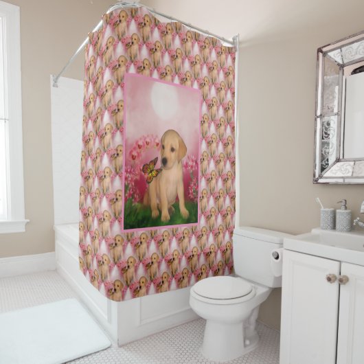 Niedliches Labrador Retriever Puppy Butterfly Must Duschvorhang (Beispiel)
