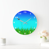 NIEDLICHES LADYBUG IN GRAS MIT WEISSEN NUMMERN FÜR GROßE WANDUHR (Zuhause)