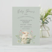 Niedliches Lamm im Korb mit Blume Kinderdusche Einladung (Stehend Vorderseite)