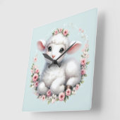 Niedliches Lamm mit Blumenkronendarstellung Quadratische Wanduhr (Winkel)