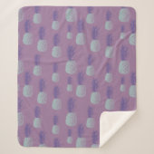 Niedliches Lila Ananas Muster Sherpadecke (Vorderseite)