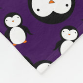 Niedliches lila Penguinmuster Fleecedecke (Ecke)