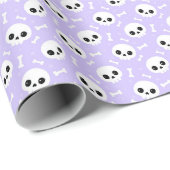 Niedliches Lila Skull & Bones Halloween-Muster Geschenkpapier (Rolleneckpunkt)