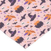 Niedliches Lila und rosa Halloween-Muster Kurzer Tischläufer (Ecke)