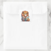 Niedliches Lion Reading Book, Wild zum Lesen Quadratischer Aufkleber (Tasche)
