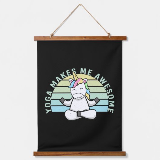 Niedliches lustiges Einhorn beim Yoga. lustige Yog Wandteppich Mit Holzrahmen (Vorderseite)