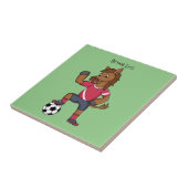 Niedliches lustiges Pferd beim Fußballspielen Cart Fliese (Seite)