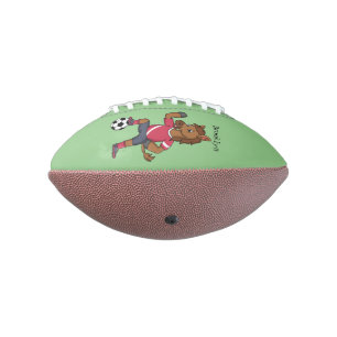 Niedliches lustiges Pferd beim Fußballspielen Cart Football