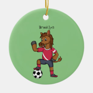 Niedliches lustiges Pferd beim Fußballspielen Cart Keramik Ornament