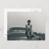 niedliches Mädchen, das auf der Rückseite der alte Postkarte (Vorne/Hinten)