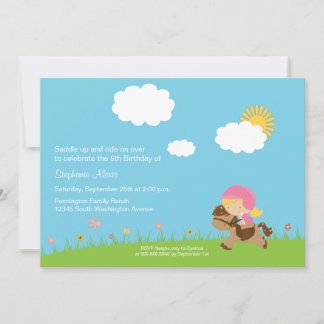 Niedliches Mädchen, das eine Einladung