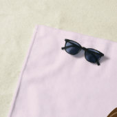 Niedliches Mädchen, das Lieben hat, Illustrationen Strandtuch (Beispiel)