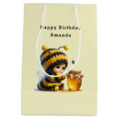 Niedliches Mädchen in Bee Costume mit Honey Geburt Mittlere Geschenktüte (Rückseite)