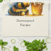 Niedliches Mädchen in BienenKostüm mit Honig Geschirrtuch (Gefaltet)