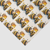 Niedliches Mädchen in BienenKostüm mit Honig Seidenpapier (Ausschnitt)