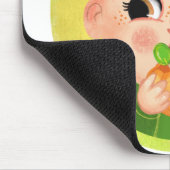 Niedliches Mädchen in einem KürbisHalloweenkostüm Mousepad (Ecke)