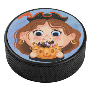 Niedliches Mädchen in einem Piratenkostüm Candy Ti Eishockey Puck