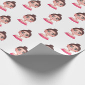 Niedliches Mädchen mit großen Augen Geschenkpapier (Ecke)