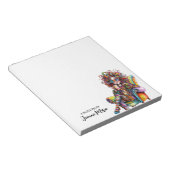 Niedliches Mädchen mit kaffeemfarbenem Personalisi Notizblock (angewinkelt)