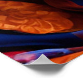 Niedliches Mädchen mit orangefarbenen Blume Poster (Ecke)