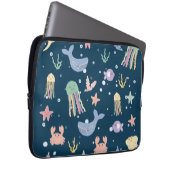 Niedliches Meeresleben Nahtloses Muster Laptopschutzhülle (Vorne Rechts)