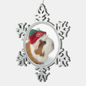 Niedliches Meerschweinchen mit Weihnachtshut auf Schneeflocken Zinn-Ornament (Rechts)