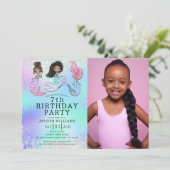 Niedliches Mermaid Birthday Black Hair Girl Foto Einladung (Stehend Vorderseite)