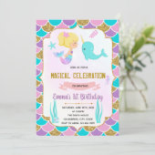 Niedliches Mermaid-Narwal-Thema Einladung (Stehend Vorderseite)